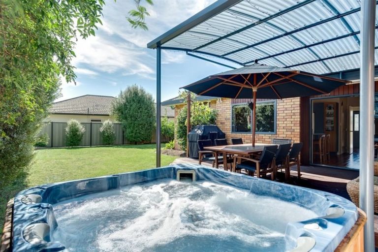 Photo of property in 16 Forbury Way, Taradale, Napier, 4112