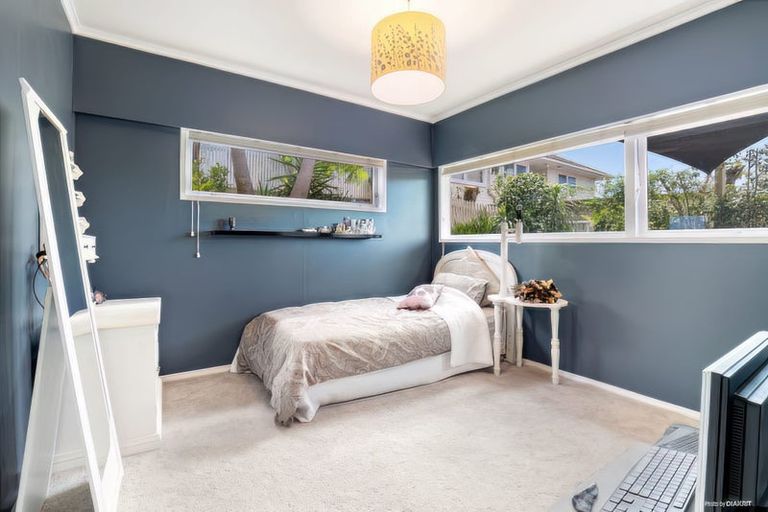 Photo of property in 44 Hogans Road, Glenfield, Auckland, 0629