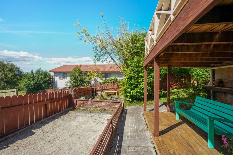 Photo of property in 74 Colwill Road, Massey, Auckland, 0614