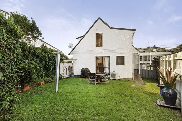 Photo of property in 3/29 Main Road, Tawa, Wellington, 5028
