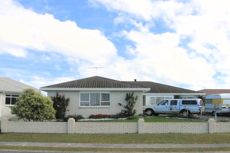 Photo of property in 61 Lakeside Drive, Orewa, 0931