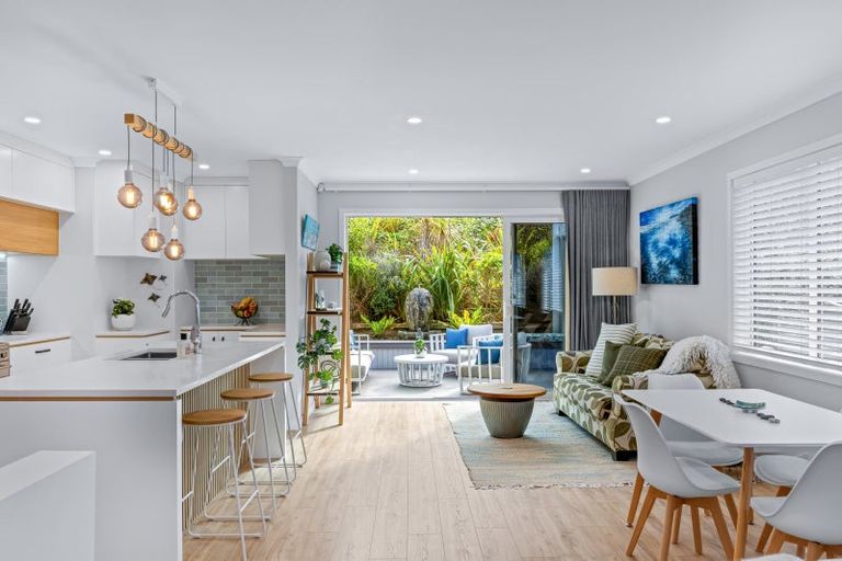 Photo of property in 134 Arran Point Parade, Orewa, 0931