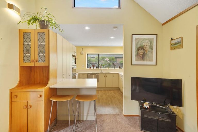 Photo of property in 2/6 Cricklewood Place, Avonhead, Christchurch, 8042