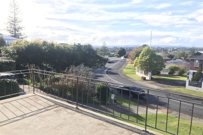 Photo of property in 19 Hartley Terrace, Massey, Auckland, 0614