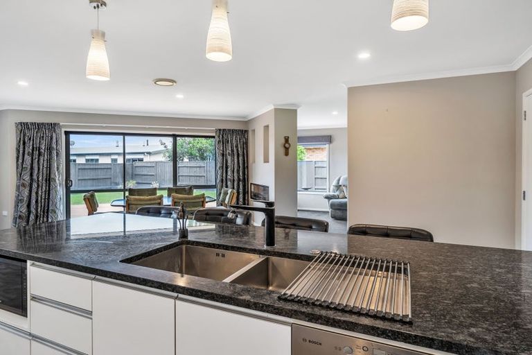 Photo of property in 3 Crabapple Close, Milson, Palmerston North, 4414