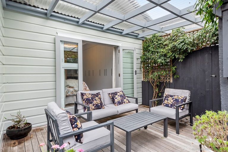 Photo of property in 69 Queens Drive, Lyall Bay, Wellington, 6022