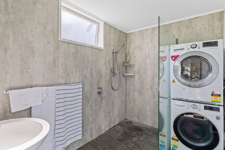 Photo of property in 19 William Bond Street, Stanley Point, Auckland, 0624