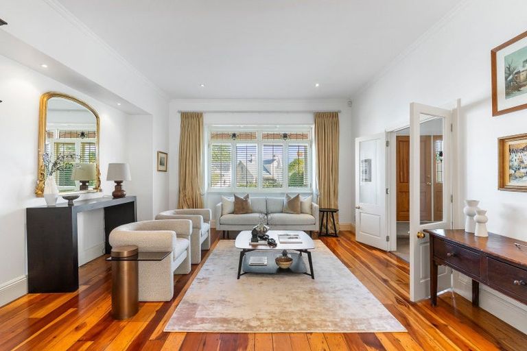 Photo of property in 5 Clarence Road, Northcote Point, Auckland, 0627