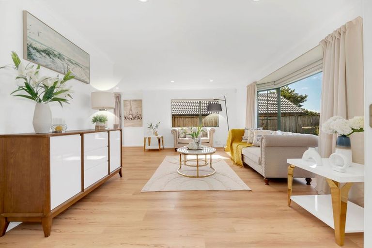 Photo of property in 5 Point View Link, East Tamaki Heights, Auckland, 2016