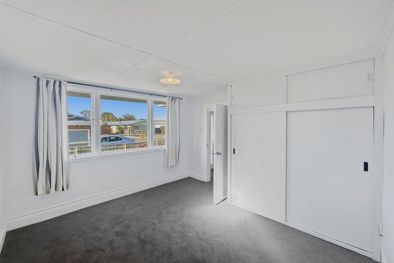 Photo of property in 21 Edgeware Road, Palmerston North, 4410