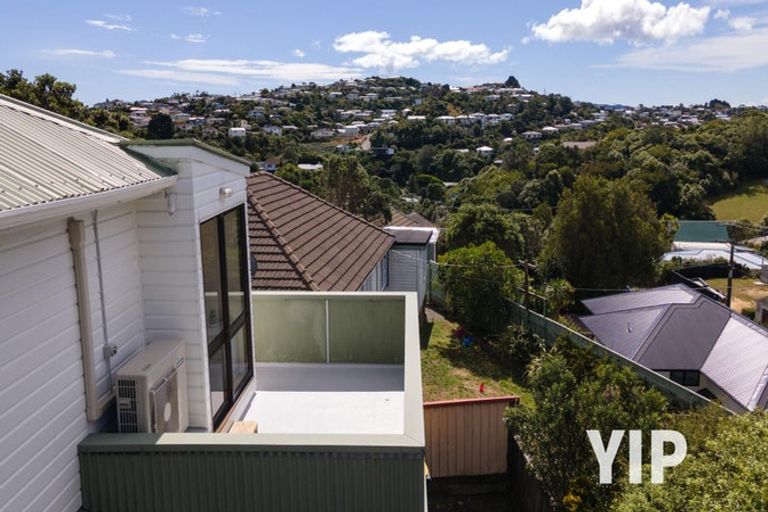 Photo of property in 20 Lyndfield Lane, Newlands, Wellington, 6037