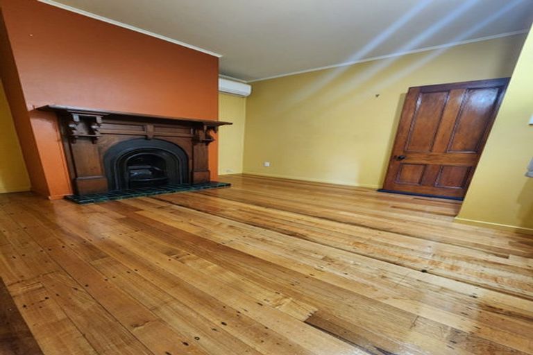 Photo of property in 140 Glenmore Street, Northland, Wellington, 6012