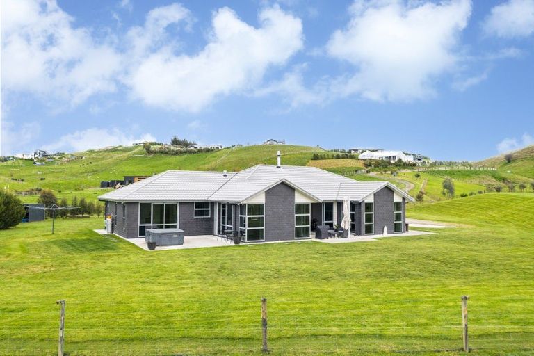 Photo of property in 52 Highlands Drive, Waipawa, 4210