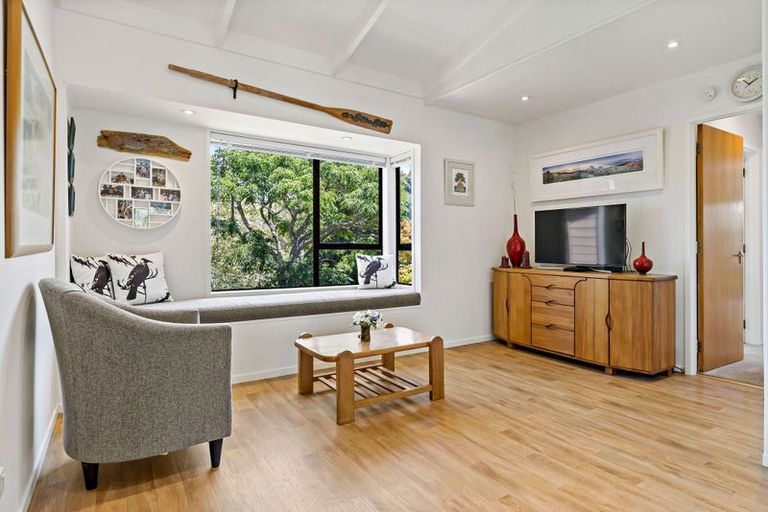 Photo of property in 7 Helvetia Drive, Browns Bay, Auckland, 0630