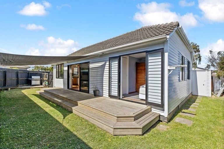 Photo of property in 2/7 Wilmot Street, Northcote, Christchurch, 8052