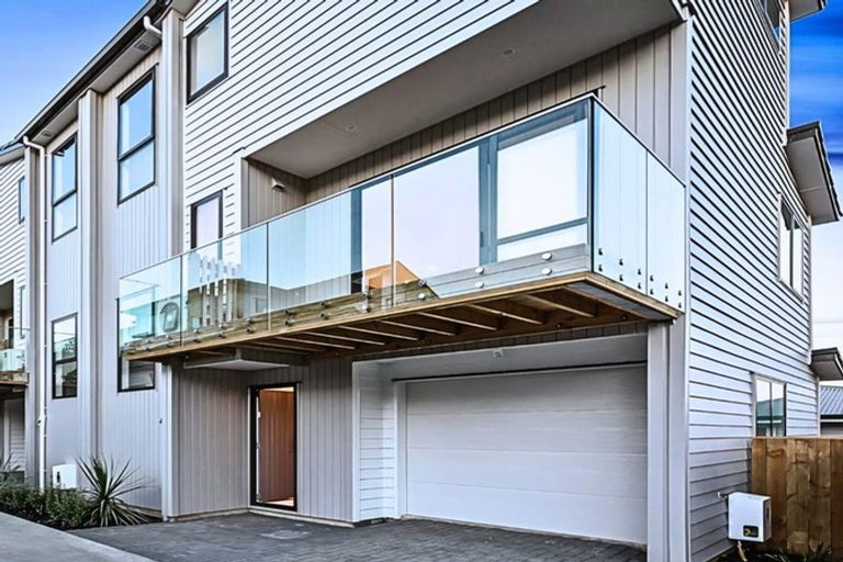 Photo of property in 16c Sheridan Drive, New Lynn, Auckland, 0600