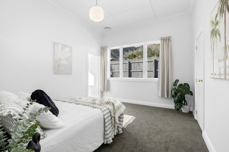 Photo of property in 48 Kamahi Street, Stokes Valley, Lower Hutt, 5019