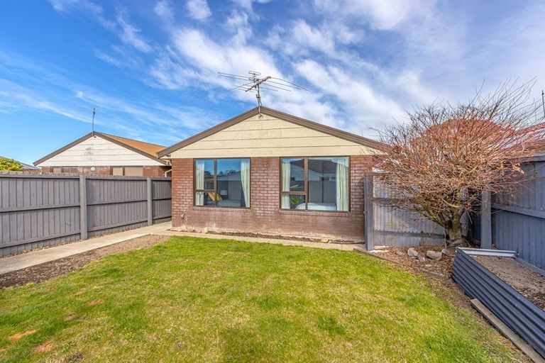 Photo of property in 6b Rolfe Place, Bishopdale, Christchurch, 8053