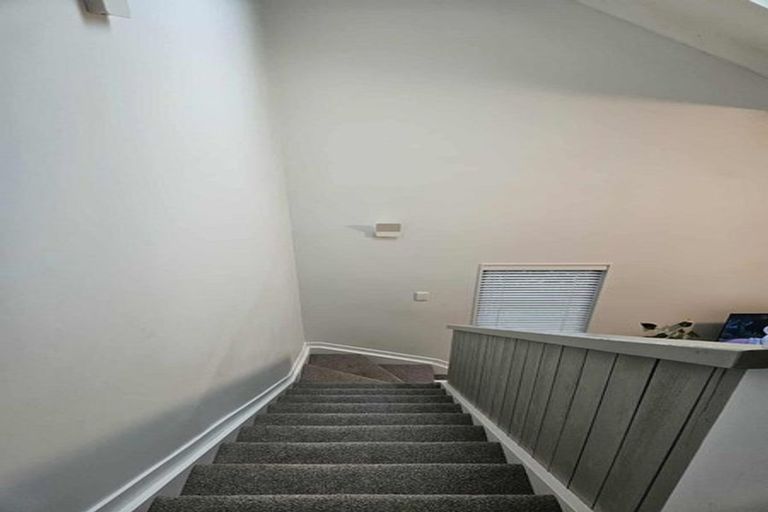 Photo of property in 2/99 Konini Road, Titirangi, Auckland, 0604