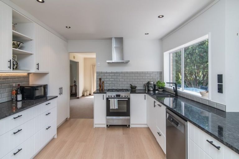 Photo of property in 16 Manly Garden, Paraparaumu Beach, Paraparaumu, 5032