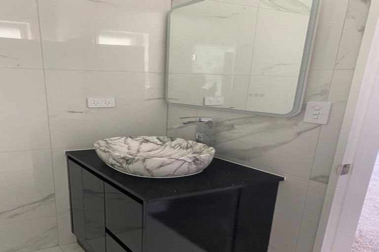 Photo of property in 18 Matahae Drive, Flat Bush, Auckland, 2019