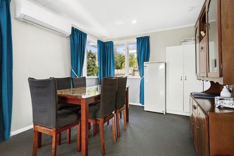 Photo of property in 82 Bell Street, Tawa, Wellington, 5028