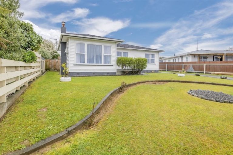 Photo of property in 20 Featherston Street, Levin, 5510