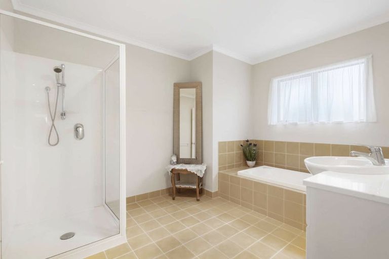 Photo of property in 320 Hill Road, The Gardens, Auckland, 2105