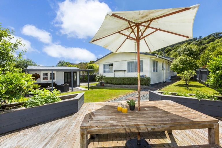 Photo of property in 20 Blue Mountains Road, Silverstream, Upper Hutt, 5019