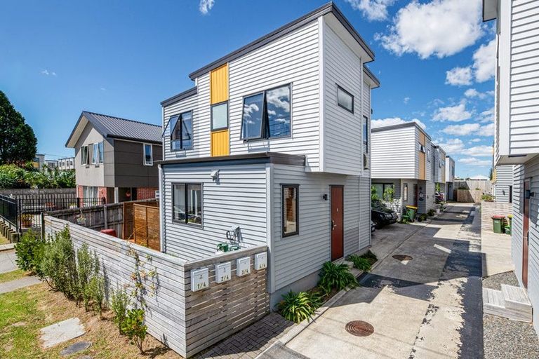 Photo of property in 1/4 Edgerton Road, Te Atatu Peninsula, Auckland, 0610