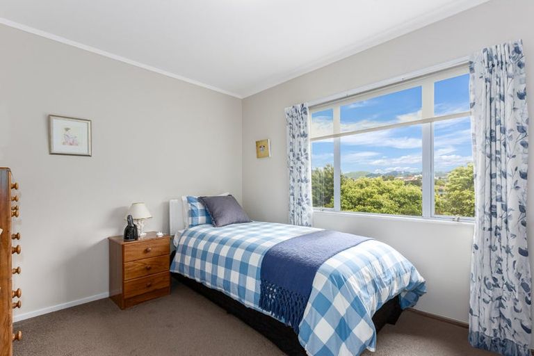 Photo of property in 21 Saunders Close, Whitby, Porirua, 5024