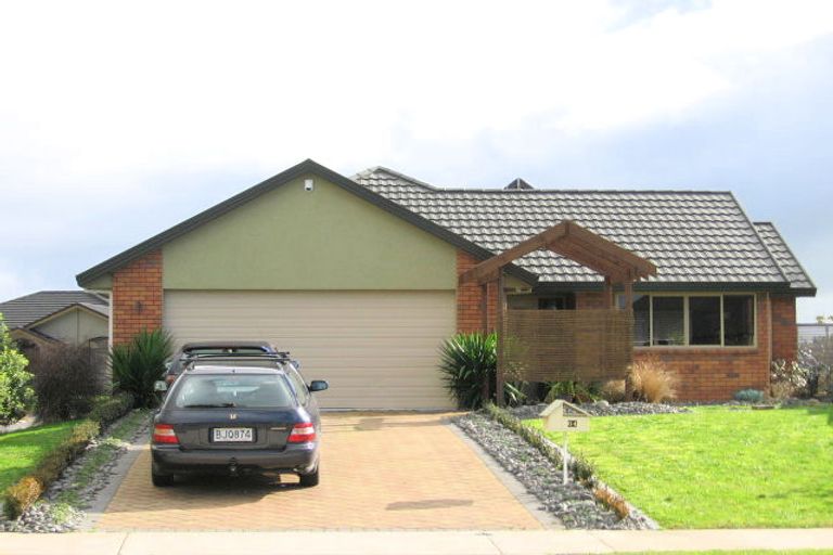 Photo of property in 64 Saint James Drive, Huntington, Hamilton, 3210