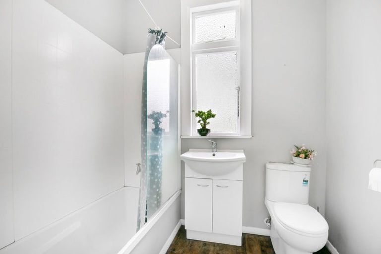 Photo of property in 71 Kauri Street, Miramar, Wellington, 6022