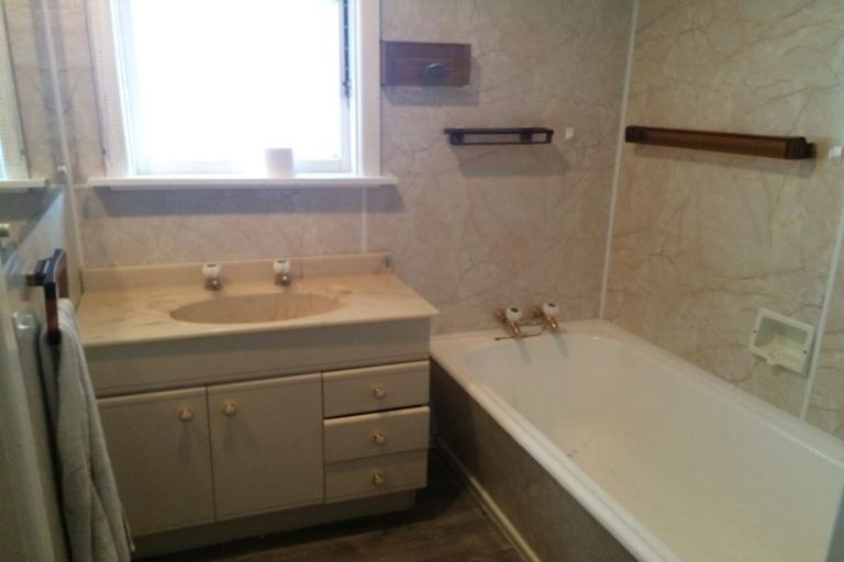 Photo of property in 122 Avonhead Road, Avonhead, Christchurch, 8042