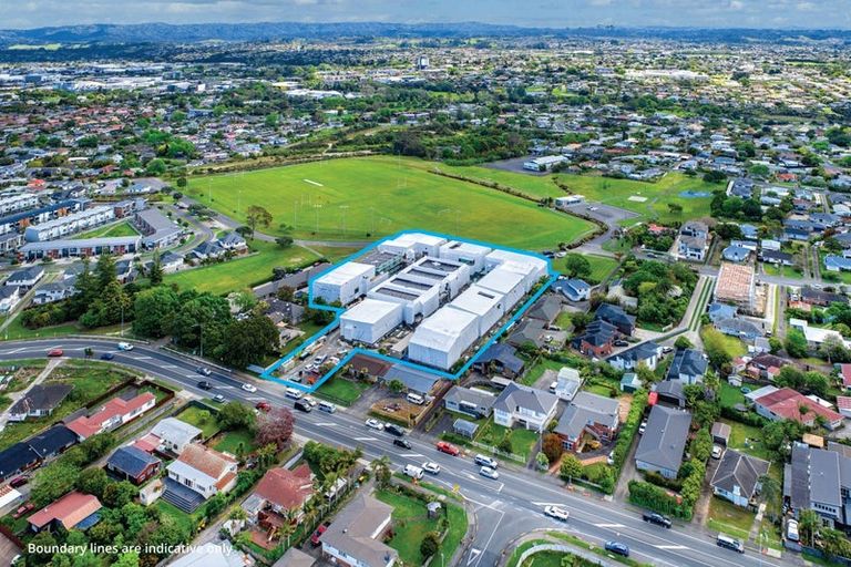 Photo of property in 170 Te Atatu Road, Te Atatu South, Auckland, 0610
