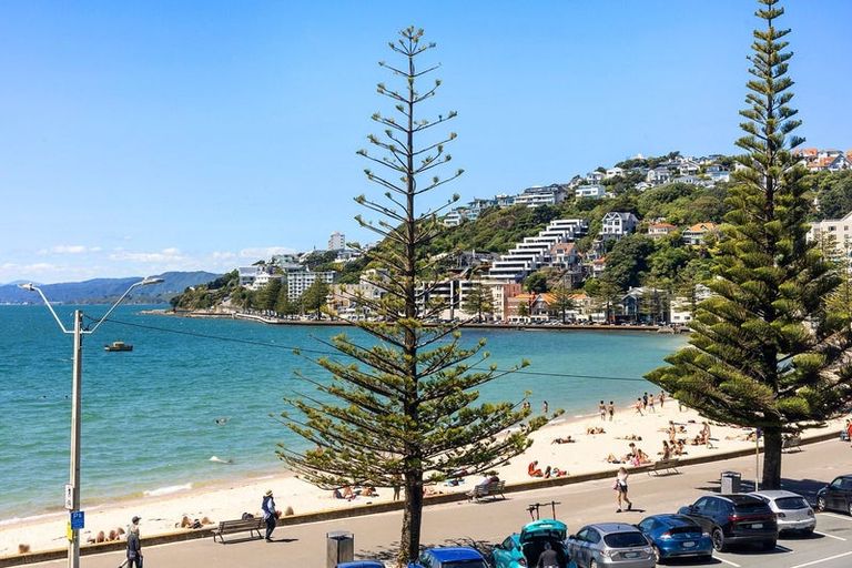 Photo of property in 186 Oriental Parade, Oriental Bay, Wellington, 6011