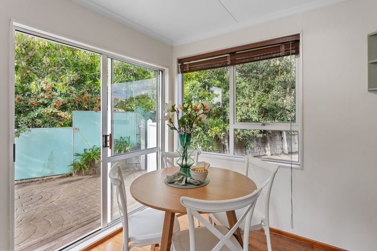 Photo of property in 6 Lindale Grove, Waikanae Beach, Waikanae, 5036