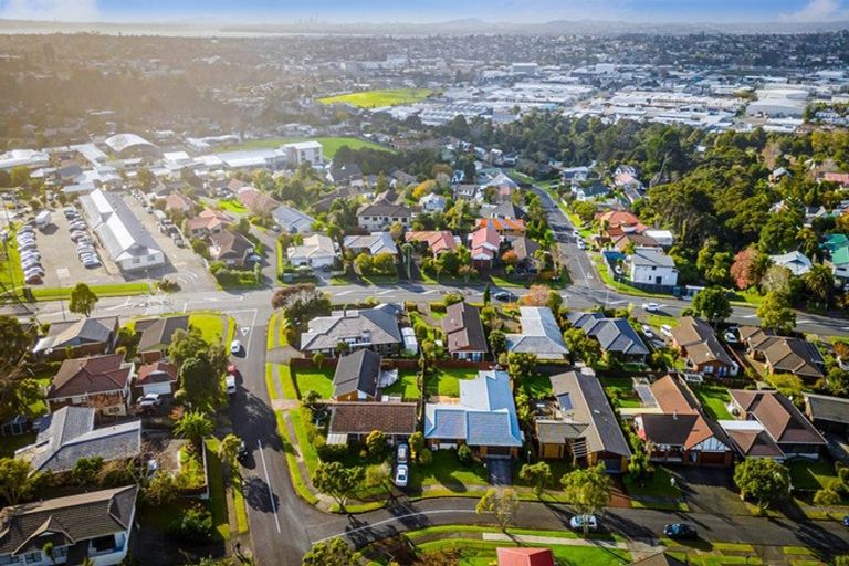 Photo of property in 4 Muscat Place, Henderson, Auckland, 0612