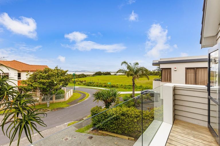 Photo of property in 7 Landmark Drive, Te Atatu Peninsula, Auckland, 0610