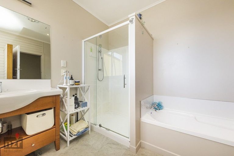 Photo of property in 36 Chelwood Street, Takaro, Palmerston North, 4412