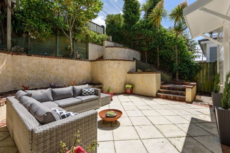 Photo of property in 57f3 Central Terrace, Kelburn, Wellington, 6012