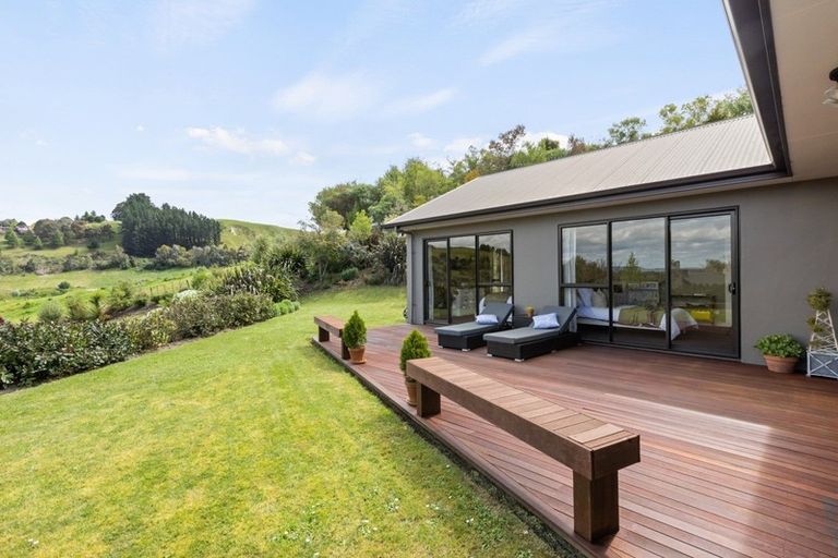 Photo of property in 18 Lakeview Terrace, Taradale, Napier, 4112