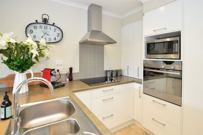 Photo of property in 9a Melia Place, Stanmore Bay, Whangaparaoa, 0932