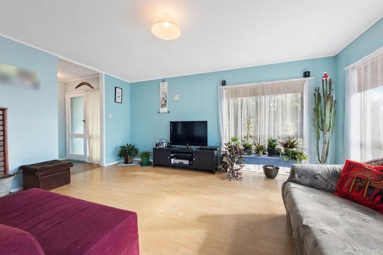 Photo of property in 12 Granville Drive, Massey, Auckland, 0614