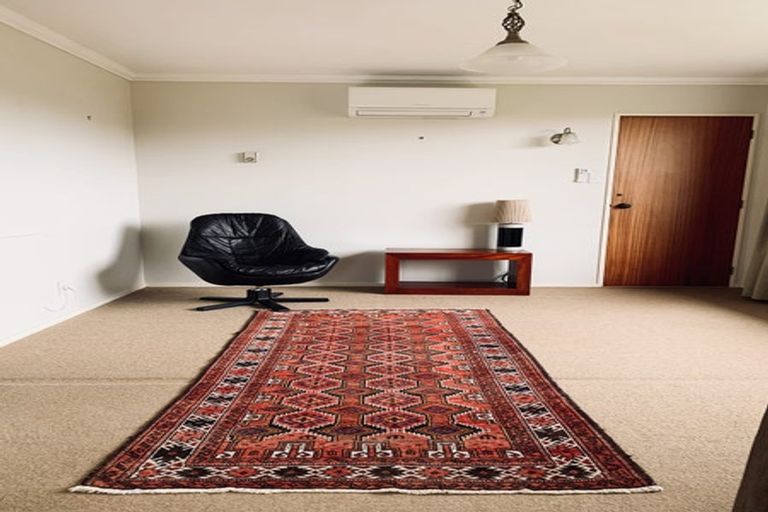 Photo of property in 28 Rewarewa Crescent, Waikanae, 5036