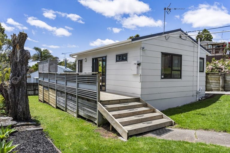 Photo of property in 2/20 Helena Street, Massey, Auckland, 0614