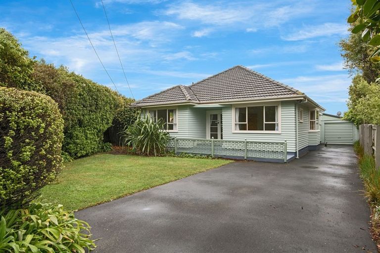 Photo of property in 223 Centaurus Road, Saint Martins, Christchurch, 8022