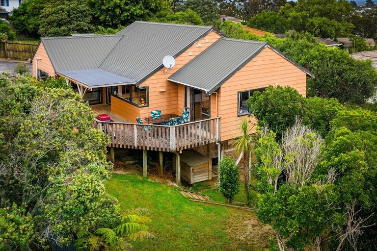 Photo of property in 11 Darcy Place, Massey, Auckland, 0614