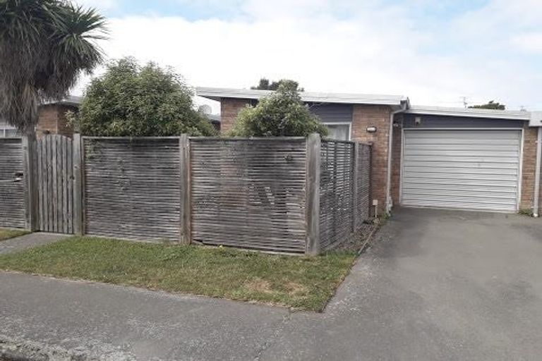 Photo of property in 53 Lyndon Street, Riccarton, Christchurch, 8041
