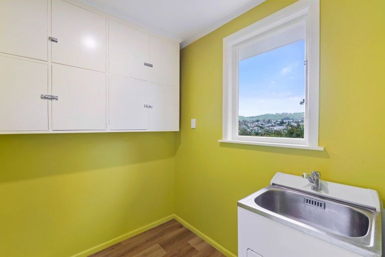 Photo of property in 5 Cheshire Street, Cannons Creek, Porirua, 5024